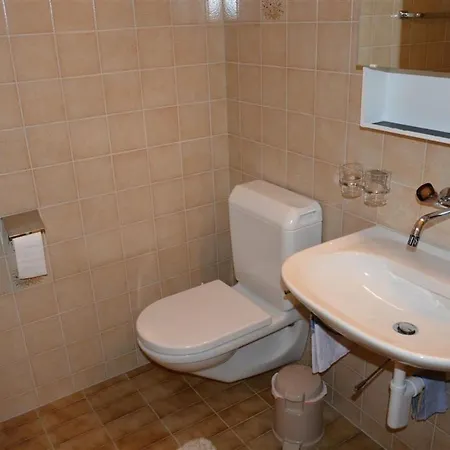 Апартаменты Huebeli - Arm Appartement-fewo- Dusche Oder Bad- Wc 4-bettwohnung By Interhome